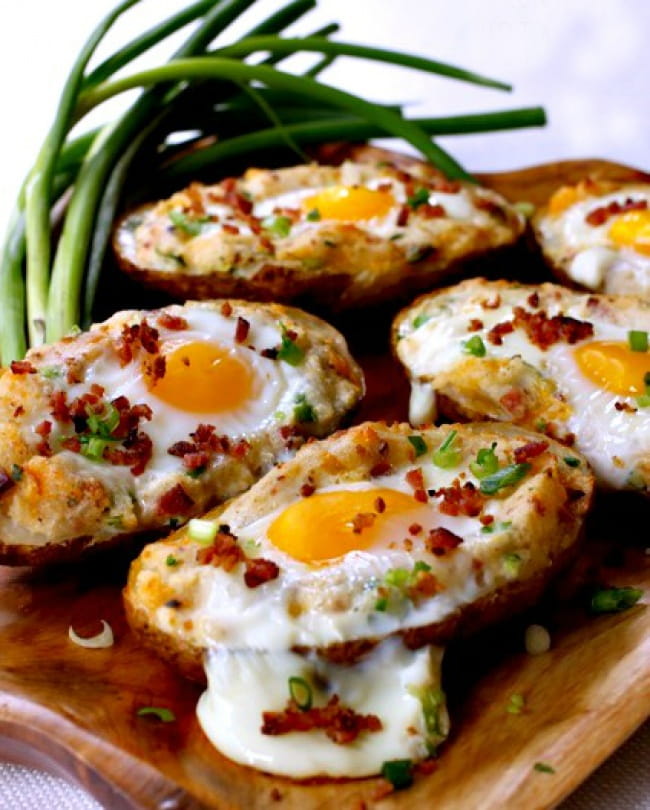 Яйца, запеченные в картофельных шкурках
