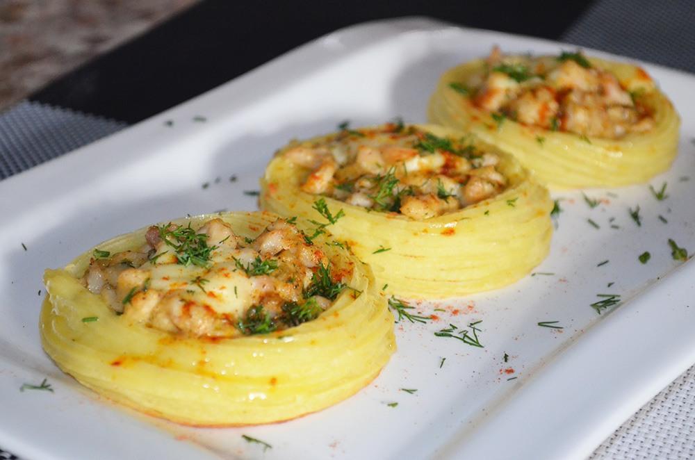 Картофельные «гнёзда» с курицей