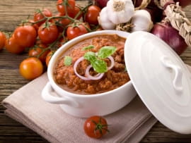 Соус из красного лука c изюмом Соус из красного лука c изюмом