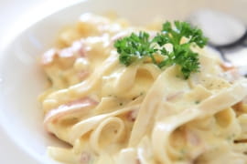 Сливочный соус для макарон с беконом и пармезаном Сливочный соус для макарон с беконом и пармезаном