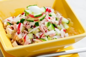 Салат из кабачков, огурцов и редиса Салат из кабачков, огурцов и редиса