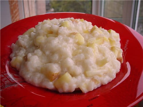 Рисовая каша с яблоками