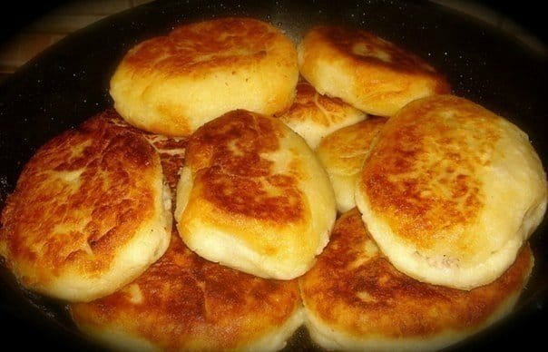 Пирожки, которые за миг съедают — быстрые картофельные пирожки с мясом