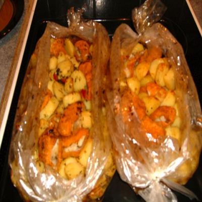 Картошка с овощами, жареная в рукаве