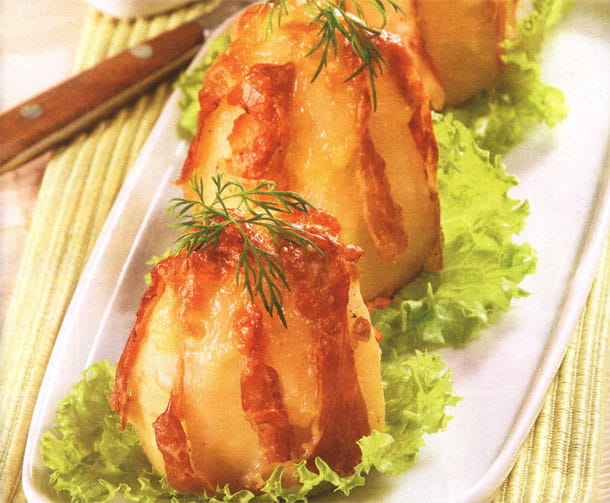 Картофель в фольге с сыром и ветчиной&nbsp;— запеченное блюдо