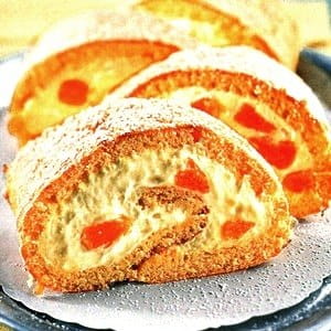 Бисквитный рулет с мандаринами