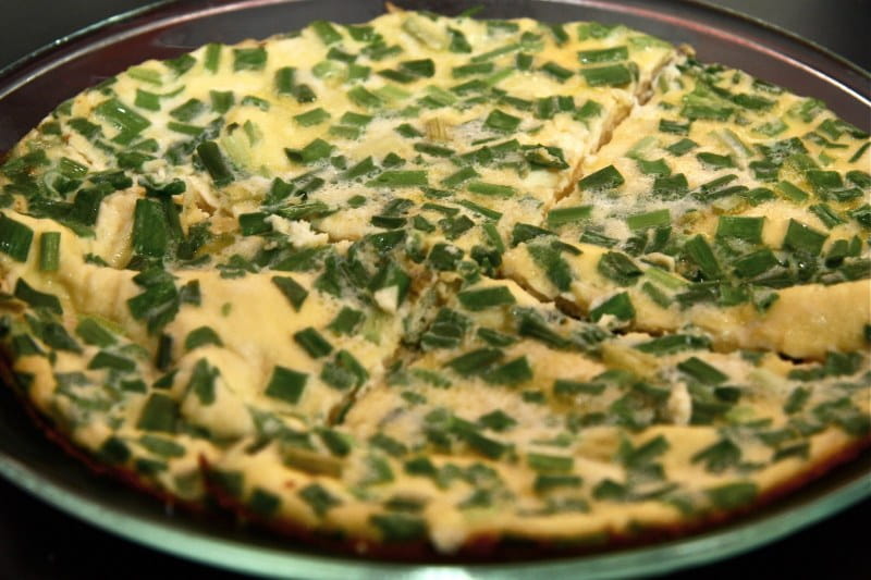 Омлет с зеленым луком и сыром