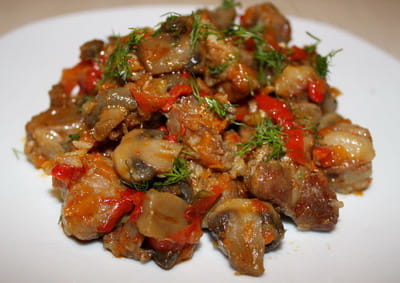 Мясо, тушеное с грибами