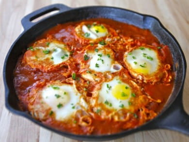 Шакшука (яичница с помидорами, перцем и специями)