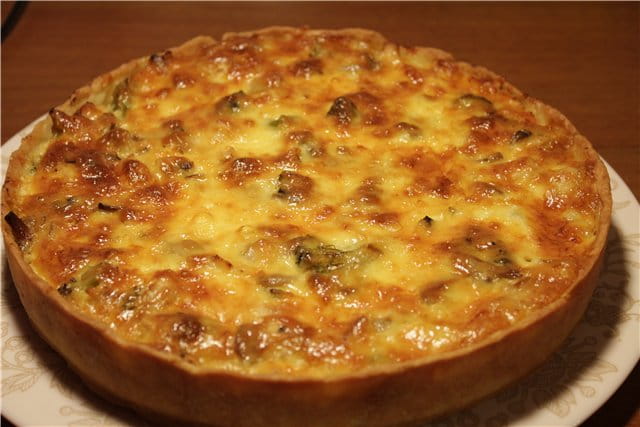 Лоранский пирог с грибами и курицей