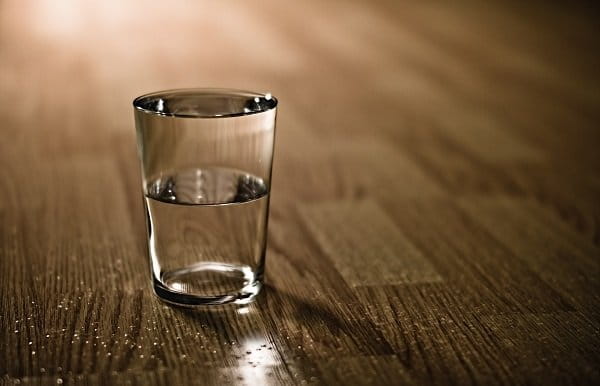 вода