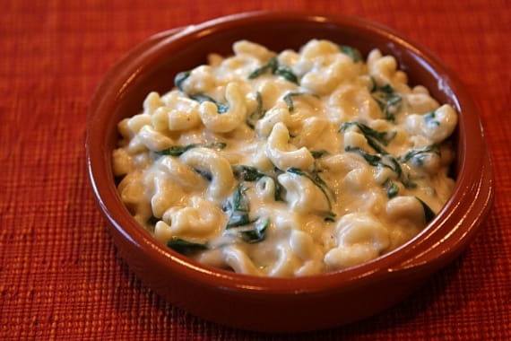 Макароны со шпинатом и сливочным сыром