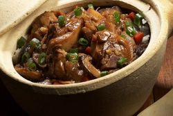 Печень, тушенная с грибами