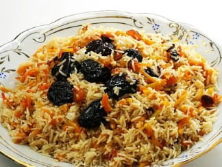 Плов с курицей и черносливом