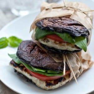 17560460-R3L8T8D-500-Portabellahalloumiburgers