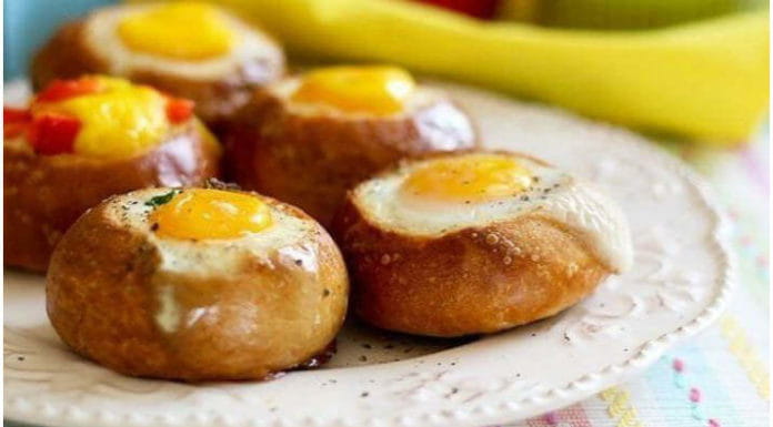 Булочка с начинкой к завтраку