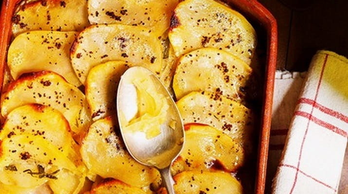 Картофель запеченный с сырной начинкой