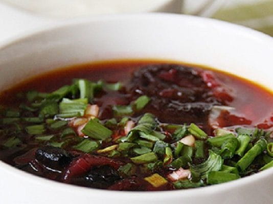 Постный борщ с черносливом