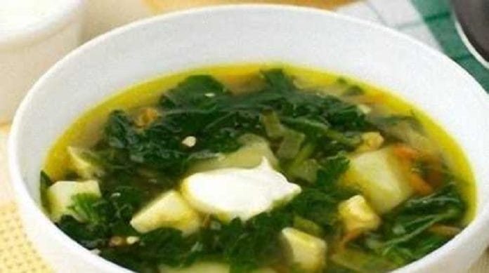 Зеленый борщ с крапивой