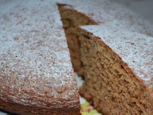 Пирог на кефире с вареньем