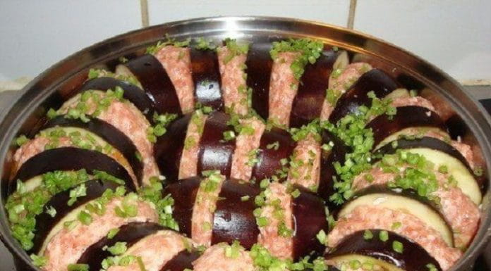Баклажаны с фаршем по-турецки