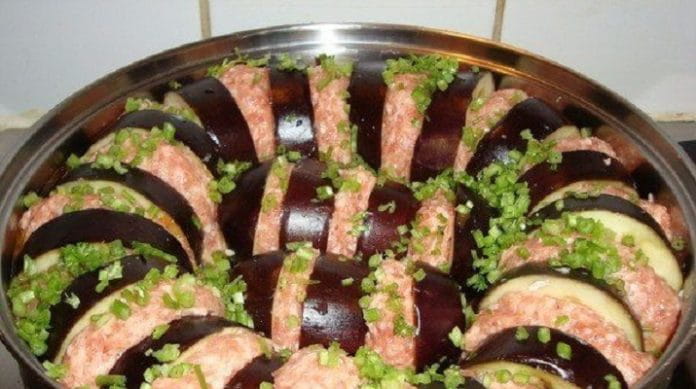 Баклажаны с фаршем по-турецки