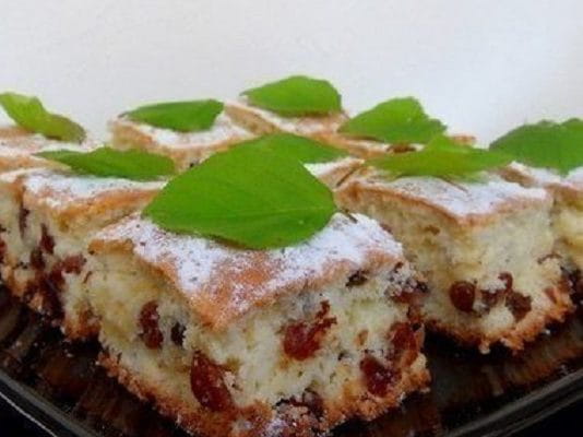 Лимонный кекс с изюмом