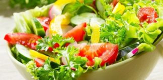 Овощной салат с баклажанами и зеленым луком