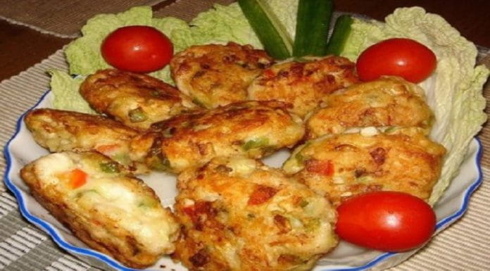 Рецепт очень вкусных и полезных котлет из куриного мяса с овощами и сыром.