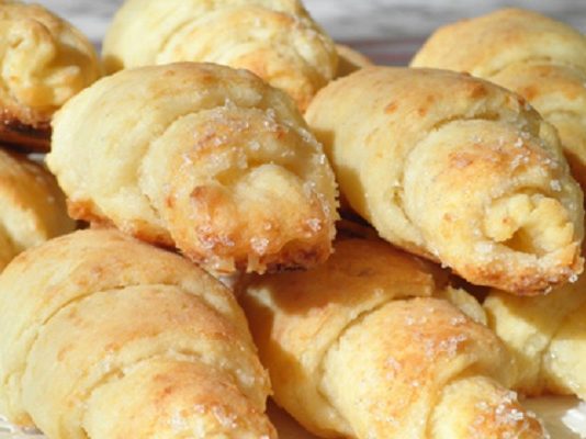 Безумно вкусные и нежные рогалики из творожного теста