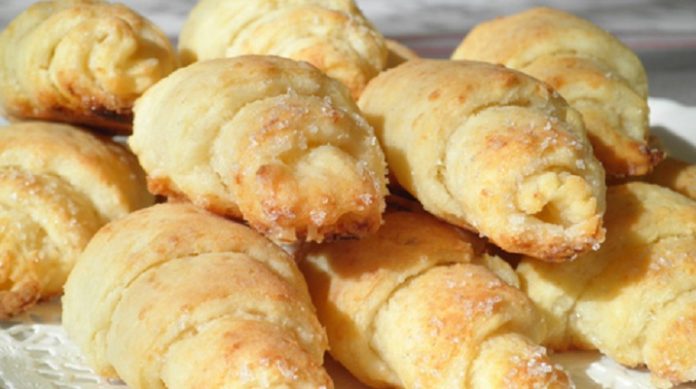 Безумно вкусные и нежные рогалики из творожного теста