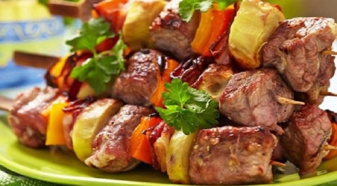 Шашлык, маринованный в кефире или майонезе