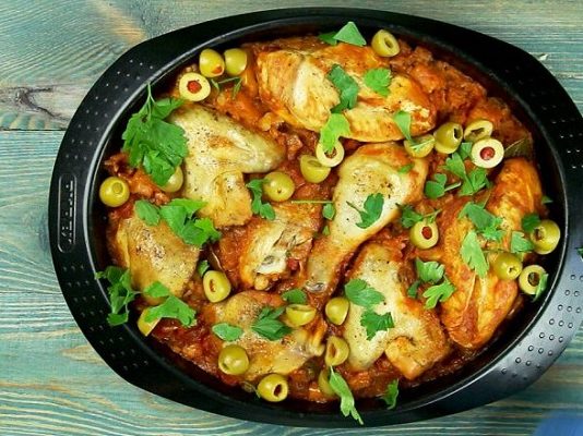 Тушеная курица по-испански