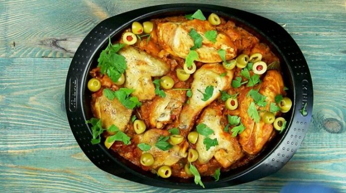 Тушеная курица по-испански