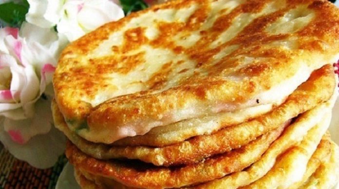 Сырные лепешки на кефире в сковороде