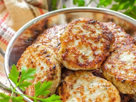 Куриные котлеты с беконом и сыром