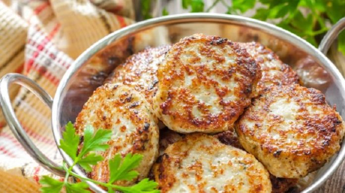 Куриные котлеты с беконом и сыром
