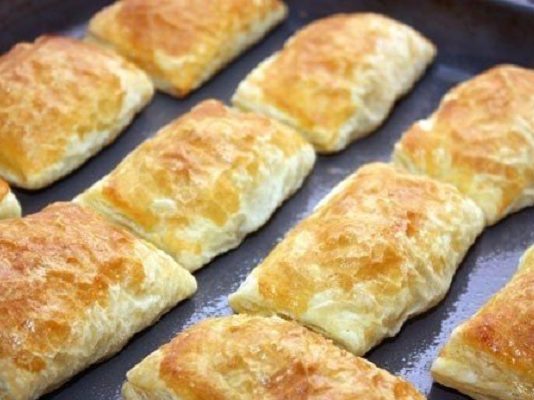 Вкусные пирожки из слоеного теста с мясом