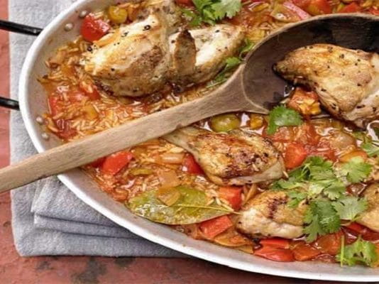 Тушёная курица по-испански
