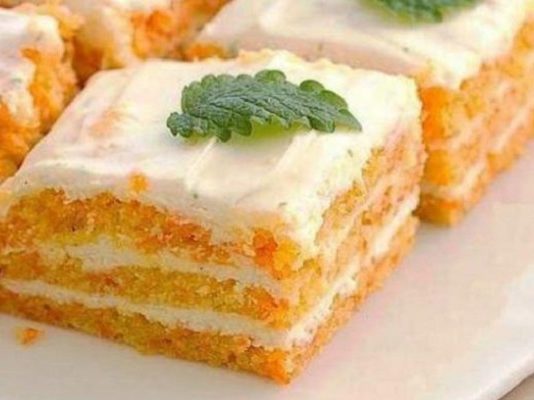 Пирожное с морковью и творожным кремом