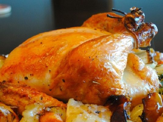 5 секретов вкусной курицы, запеченной целиком