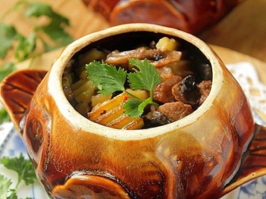 9 отличных рецептов: блюда в горшочках