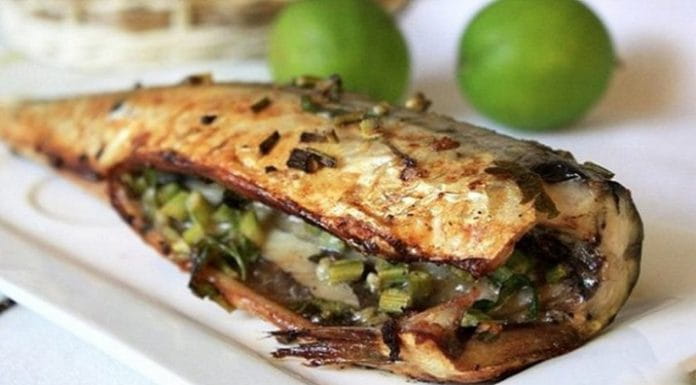 Скумбрия, запеченная с овощами