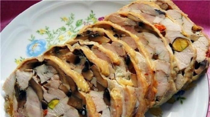 Куриный рулет с грибами