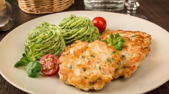 Рубленые шницели из курицы с сыром