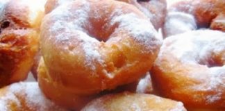 Свиная рулька, запеченная в духовке с медом, приправами и соевым соусом