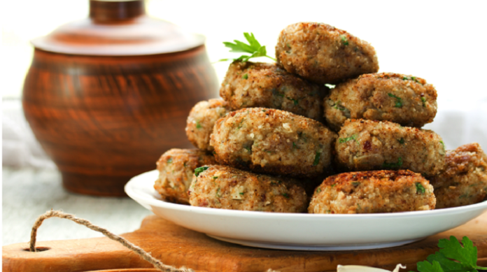 Диетические куриные котлетки с гречкой: вкуснейший ужин без муки