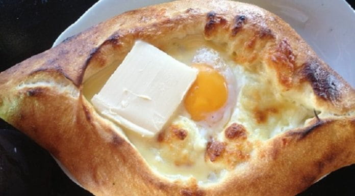 Хачапури по-аджарски
