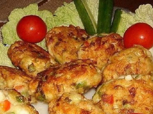 Рецепт очень вкусных и полезных котлет из куриного мяса с овощами и сыром