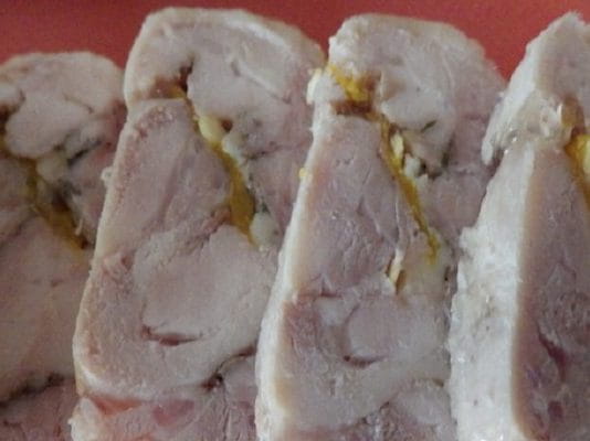 Мясной куриный рулет